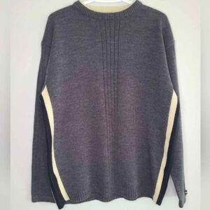 Point Zero Dimension Sweater – Size M – Gray Knit – Cream/Black Sleeve Stripes